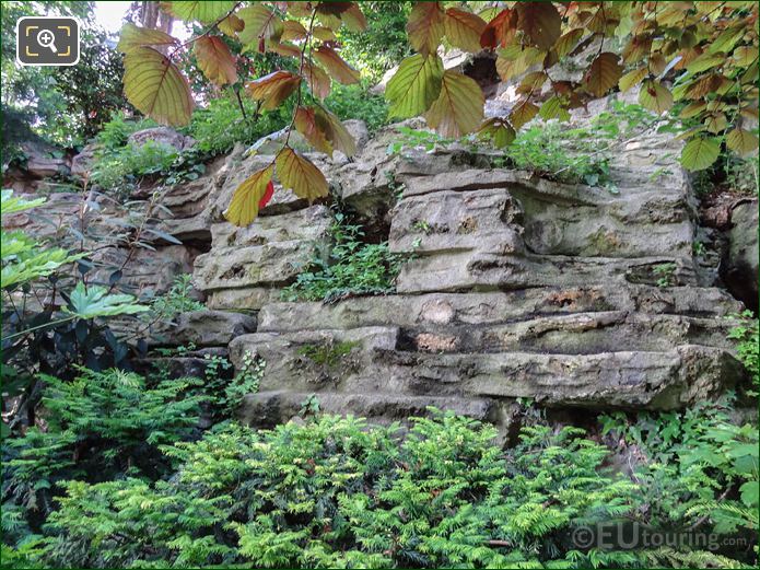 Rock formation in Jardins du Trocadero looking SW