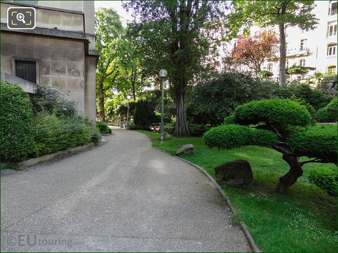 Pathway looking SW in upper part of Jardins du Trocadero