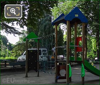 Small climbing wall apparatus in Jardins du Trocadero playground