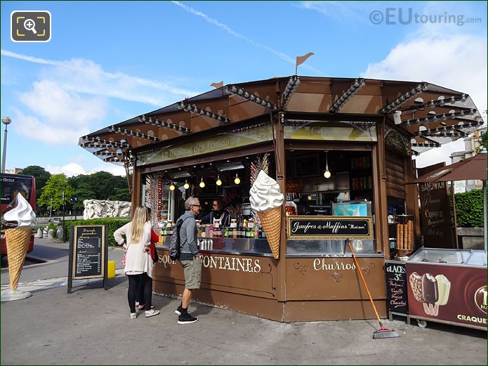 Kiosk food stand, Jardins du Trocadero, Paris