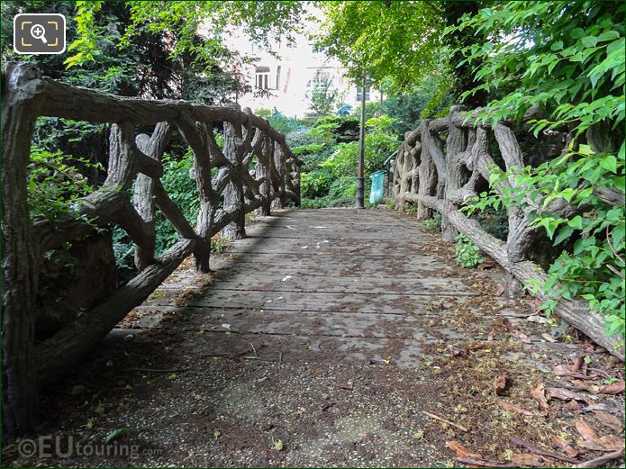 NW bridge over a stream in Jardins du Trocadero