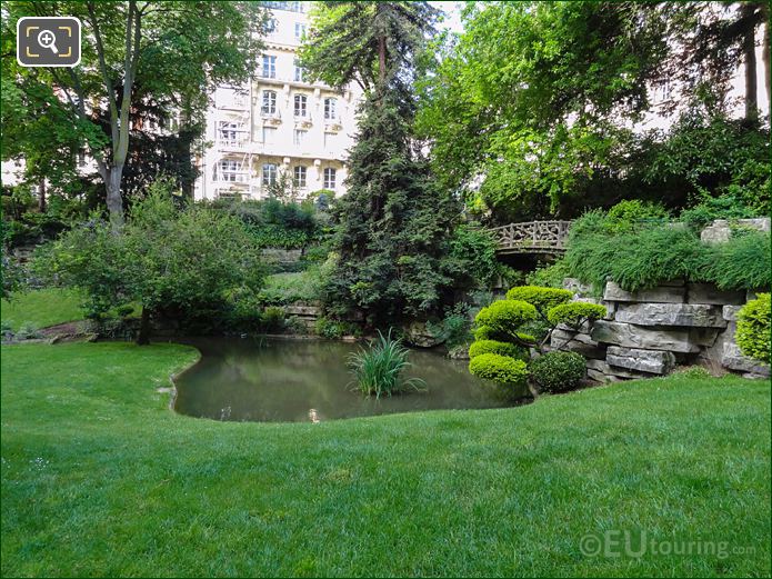 NW corner pond and bridge in Jardins du Trocadero