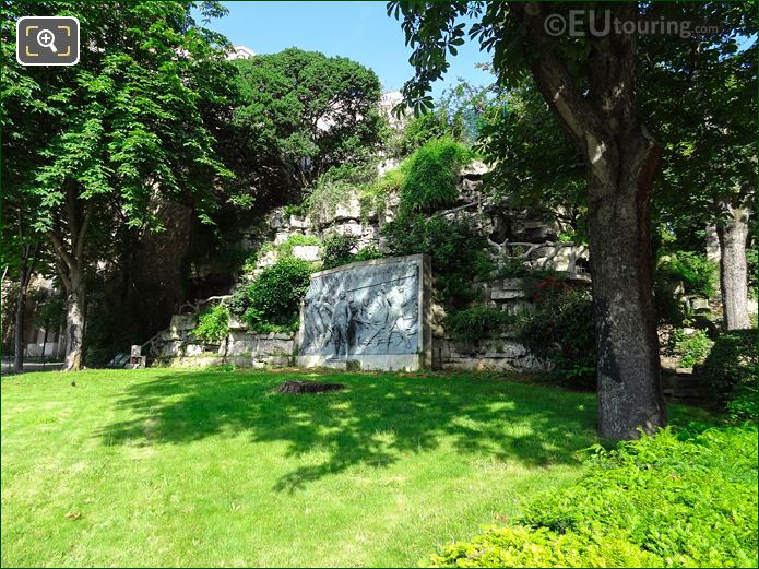 Monument a la Amiral de Grasse in Jardins du Trocadero