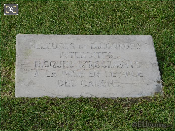 East side stone plaque at Warsaw Water Fountain, Jardins du Trocadero