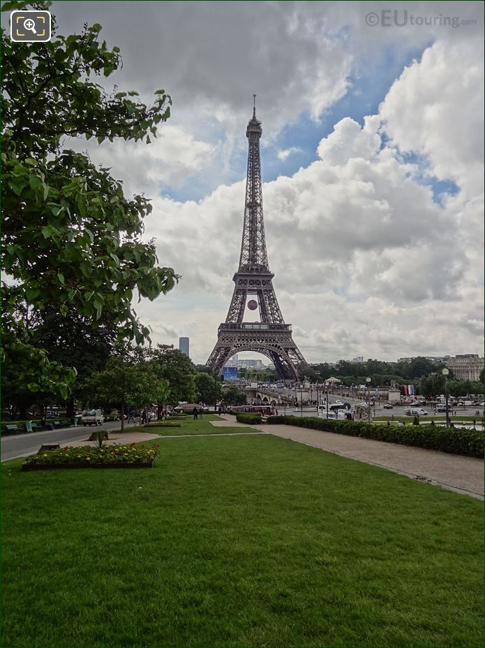 View SE from Avenue Hussein 1er de Jordanie, Jardins du Trocadero