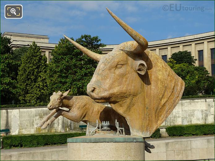 Taureau et Daim statue group, Trocadero Fountain, Jardins du Trocadero