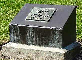 Jean Moulin plaque in Paris