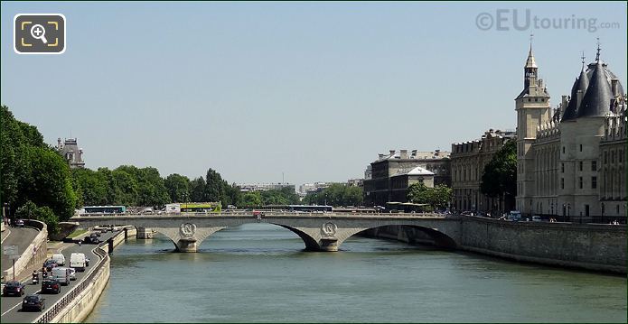 L'OpenTour bus Paris on Pont au Change