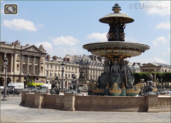 L'OpenTour bus at Place de la Concorde