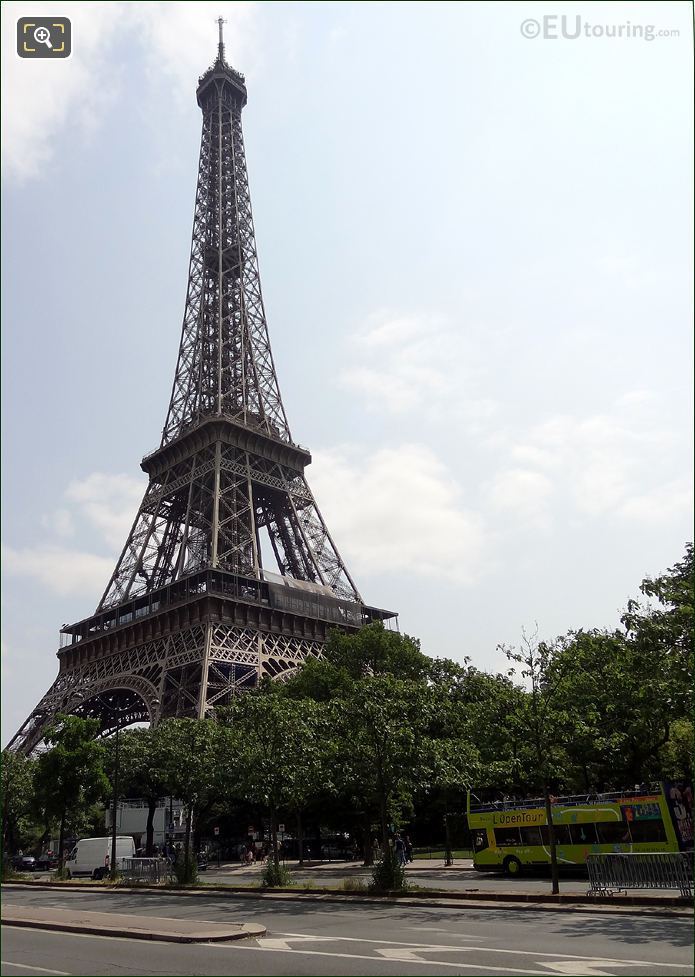 L'OpenTour bus and the Eiffel Tower