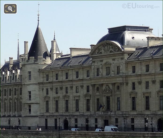 La Conciergerie frescos and mouldings