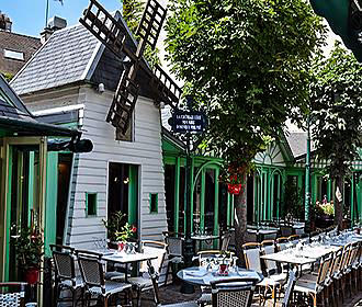 Windmill courtyard at La Cremaillere 1900 Restaurant