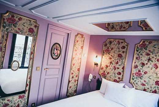 La Mondaine Hotel superior rose room