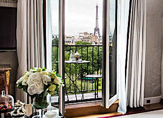La Reserve Paris Hotel Elysee suite view