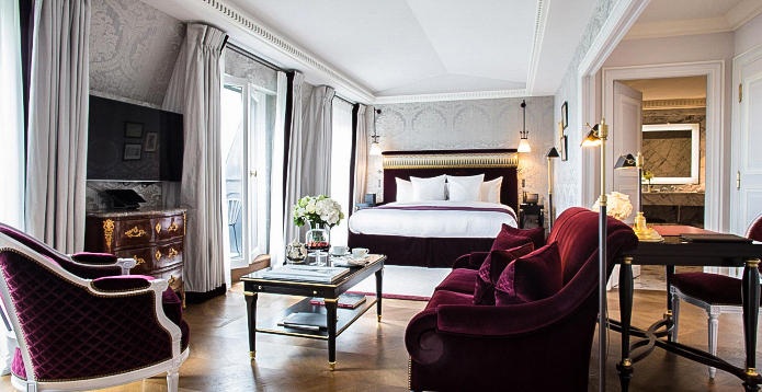 La Reserve Paris Hotel junior suite Eiffel bedroom