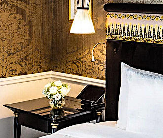 La Reserve Paris Hotel suite deluxe bedroom