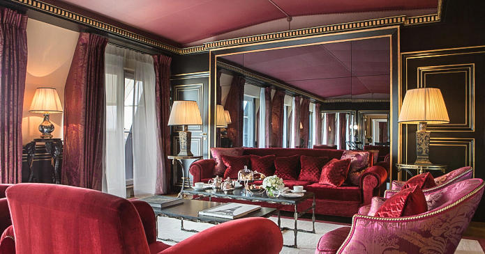 La Reserve Paris Hotel suite imperiale lounge