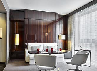 Le Meridien Etoile Suite Lounge