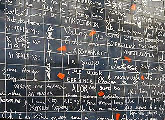 Different languages on Le Mur des Je t’Aime