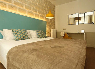 Le Regent Montmartre Hostel superior double bedroom