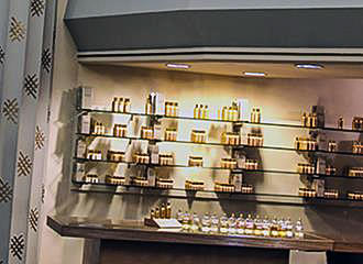 Perfumes in Theatre Musee des Capucines