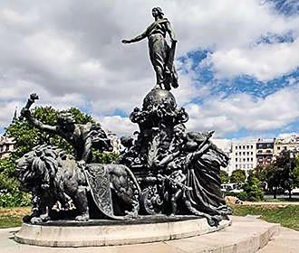 Triomphe de la Republique statue