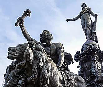 Triomphe de la Republique front lion