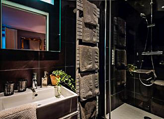 Les3chambres En Suite Bathroom