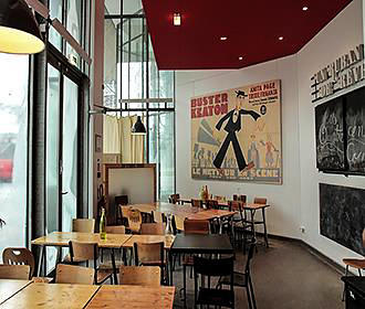 Decor of Les 400 Coups restaurant