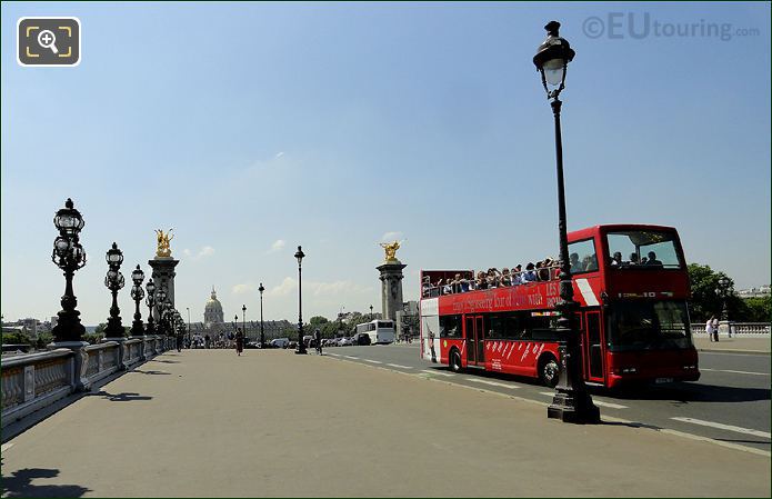 Car Rouges tour bus on Pont Alexandre III