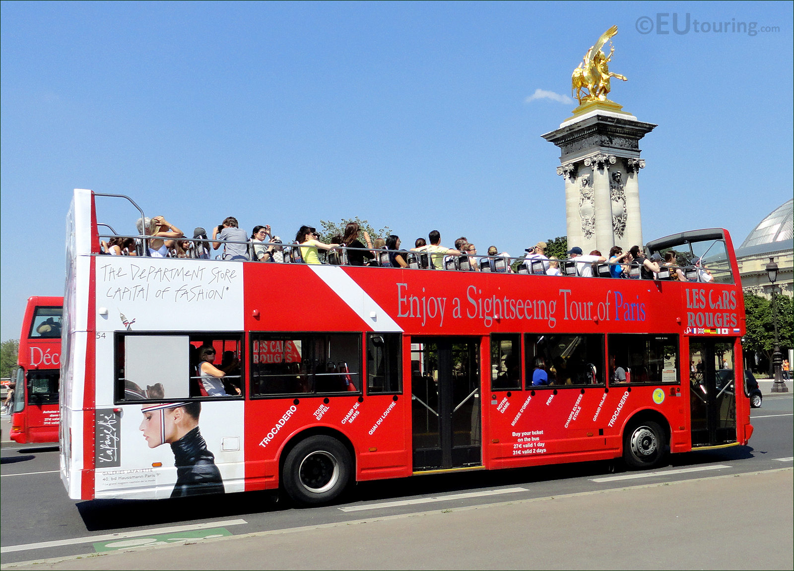 sightseeing bus tour paris