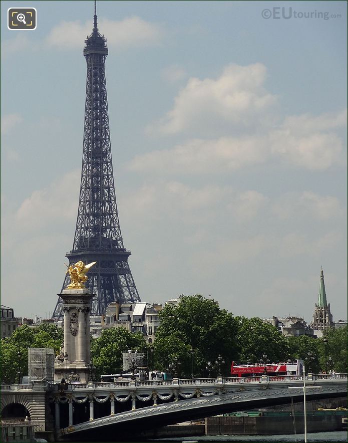 Car Rouges and Eiffel Tower backdrop