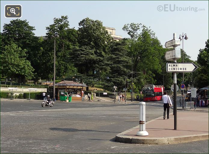 Car Rouges Paris tour bus at Trocadero Gardens