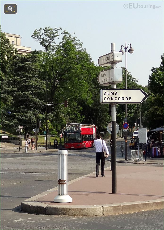 Les Car Rouges at Palais de Chaillot