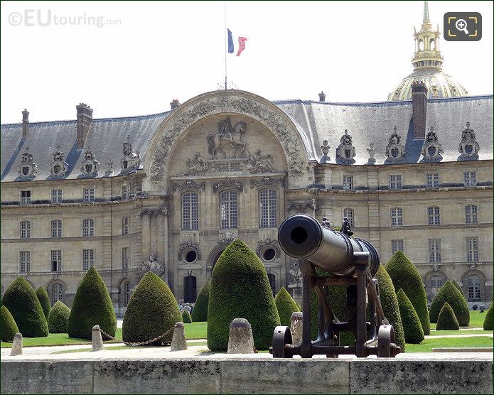 Hotel des Invalides cannon