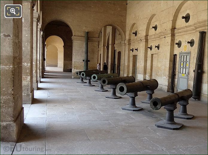 Les Invalides southern colonnade