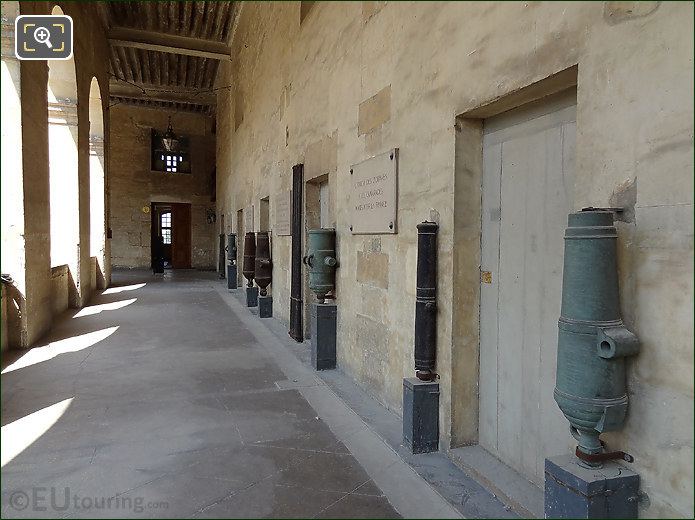 Les Invalides gallery and cannons