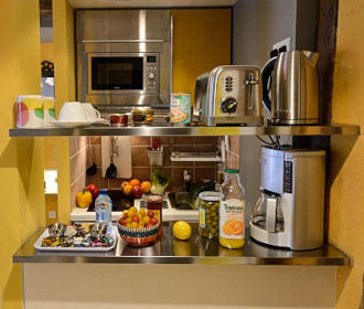 Les Patios du Marais apartment kitchen equipment