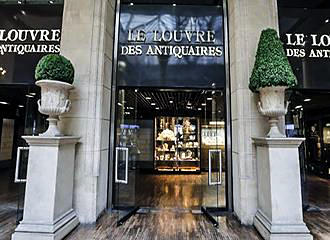 Louvre des Antiquaires entrance