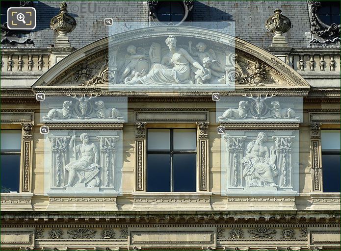 4th window sculptures on Aile de Flore