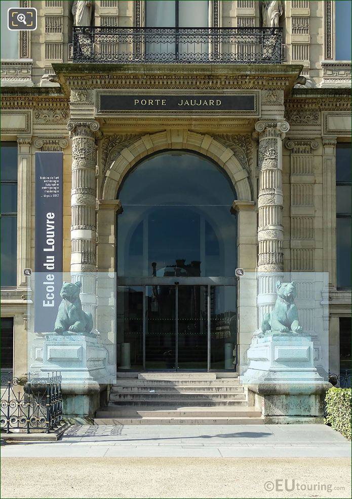 Bronze lions of Porte Jaujard