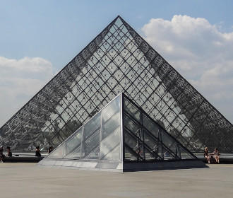 Louvre Museum I M Pei Pyramids
