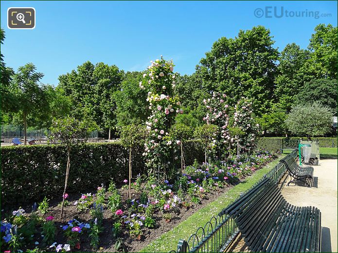 South side flowerbed in Jardin de la Roseraie