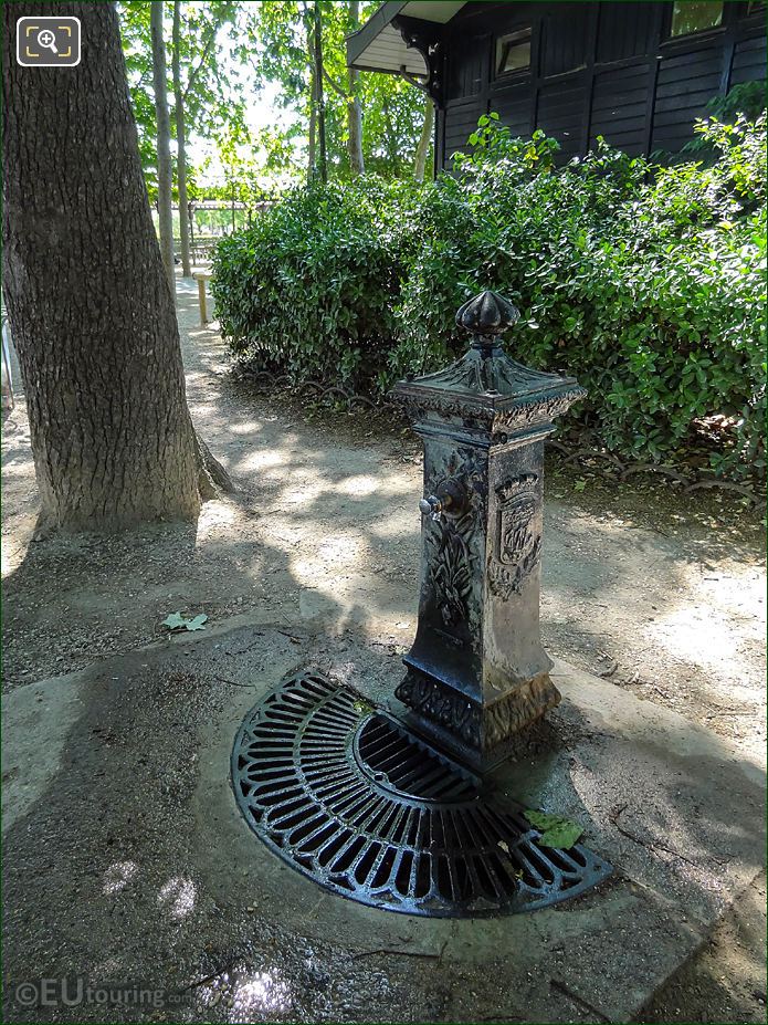 Drinking water Jardin du Luxembourg Wallace Fountain