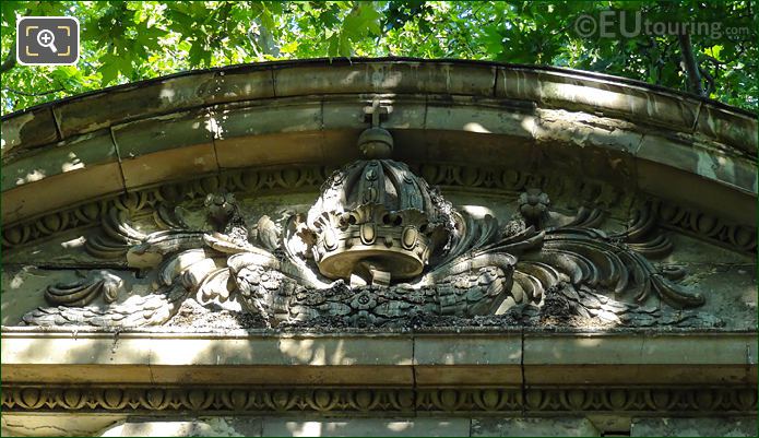 Sculpted crown on Fontaine de Leda in Paris