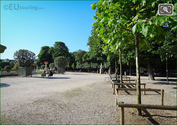 Semi-circular West terrace view in Jardin du Luxembourg