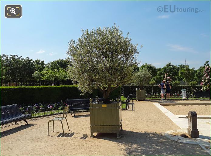 East water point in Jardin du Luxembourg Rose Garden