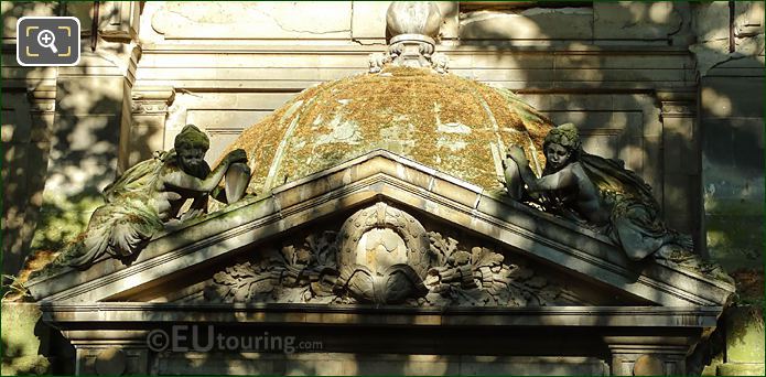 Fontaine de Leda dome roof and water nymph sculptures