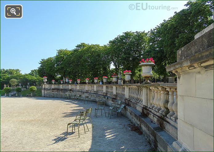 SE curved balustrade and plant pots, Jardin du Luxembourg