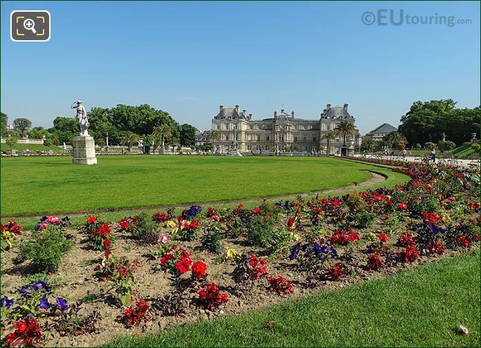 Central SE corner flowerbed in Jardin du Luxembourg